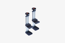 Load image into Gallery viewer, KRICK KROCK es un práctico sistema de soporte para reglas de 5 a 30 cm diseñado para sustituir al uso de clavos o materiales apilados (ladrillos o baldosas) para sujetar la regla de nivelación.