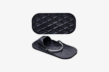 Load image into Gallery viewer, Zapatos con relieve para caminar sobre el pavimento durante la colocación. Raimondi Spain.