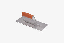 Load image into Gallery viewer, Llana dentada 36 x 13 cm con mango de goma - Diente cuadrado
