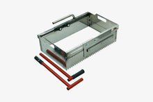 Load image into Gallery viewer, COLOMBO de Raimondi es un ingenioso aplicador de cemento cola para baldosas hasta 66 cm. Diseñado para el ahorro de tiempo y material al momento de realizar la aplicación del cemento en la colocación de baldosas.